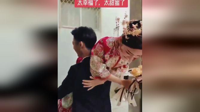动漫人物吃东西